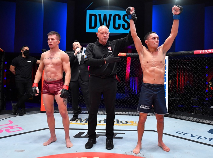 DWCS: 4 cái tên có hợp đồng từ UFC trong ngày xuất hiện chiến thắng bằng khóa siết chỉ sau 39 giây - Ảnh 4.