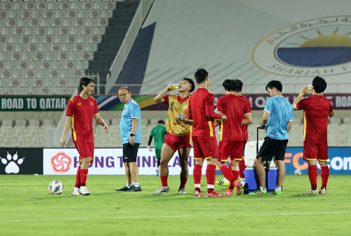 Đội tuyển Việt Nam làm quen sân, sẵn sàng bước vào trận đấu gặp tuyển Trung Quốc - Ảnh 2.
