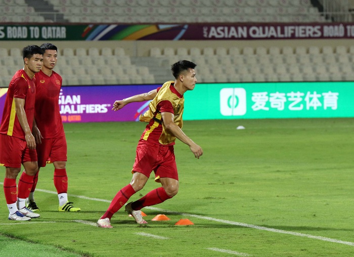 Đội tuyển Việt Nam làm quen sân, sẵn sàng bước vào trận đấu gặp tuyển Trung Quốc - Ảnh 6.