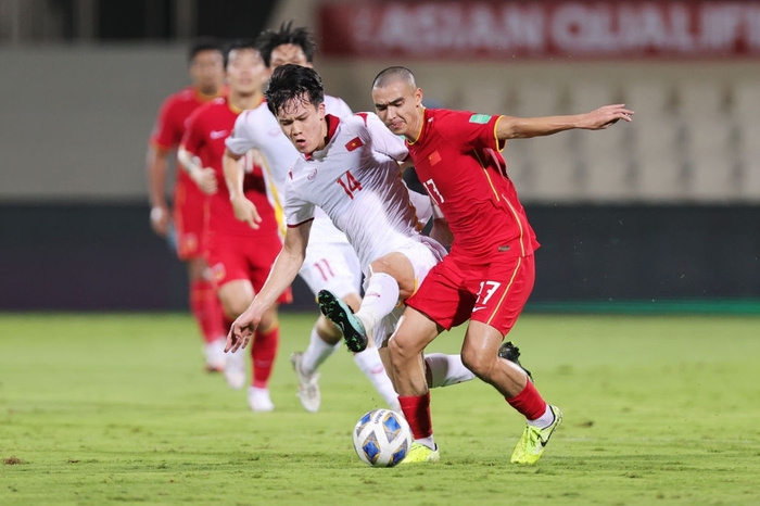 Bị Trung Quốc dẫn 2 bàn, tuyển Việt Nam gỡ hòa đầy quả cảm ở phút 90 nhưng vẫn thất bại khó tin - Ảnh 3.