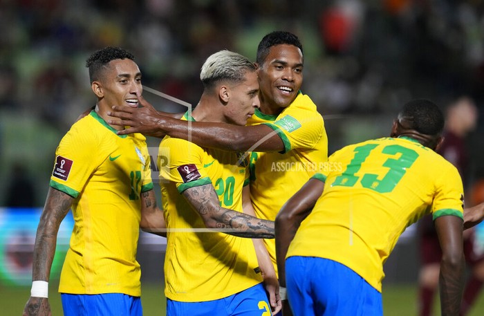 Vắng Neymar, Brazil chật vật ngược dòng đánh bại đội tuyển bét bảng tại vòng loại World Cup Nam Mỹ - Ảnh 9.