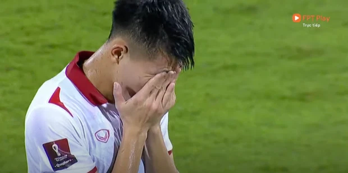 Chứng kiến cầu thủ Việt Nam bật khóc sau thất bại đáng tiếc, báo Trung Quốc: Cảnh tượng thật hiếm gặp - Ảnh 1.