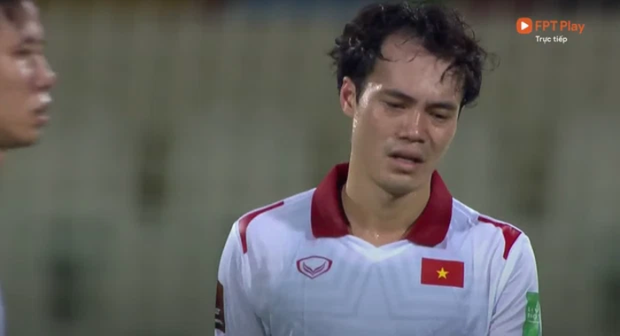 Chứng kiến cầu thủ Việt Nam bật khóc sau thất bại đáng tiếc, báo Trung Quốc: Cảnh tượng thật hiếm gặp - Ảnh 4.