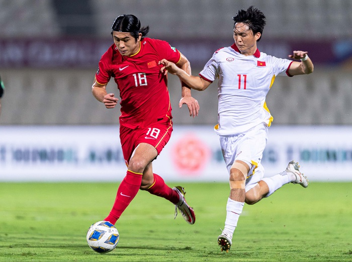 Tuyển thủ Trung Quốc đi vệ sinh 7 lần vì run ở vòng loại World Cup 2022 - Ảnh 1.
