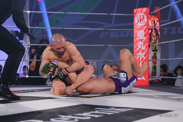 Huyền thoại MMA Nhật Bản khiến đối thủ giải nghệ sau đòn khóa bẻ gãy tay - Ảnh 4.