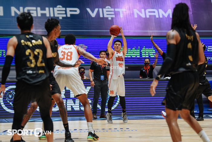 Triệu Hán Minh và khoảnh khắc gieo sầu cho Hanoi Buffaloes tại VBA Premier Bubble Games 2021 - Ảnh 1.