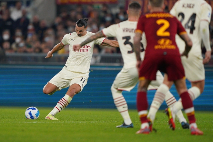 Ronaldo gọi, Ibrahimovic lên tiếng mang về thắng lợi cho Milan tại vòng 11 Serie A - Ảnh 2.