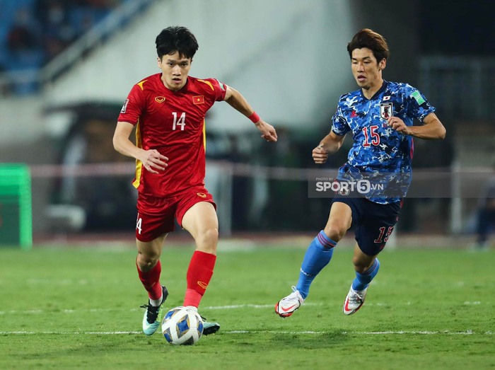 Chùm ảnh tuyển Việt Nam thi đấu lăn xả trước đội tuyển Nhật Bản  - Ảnh 1.