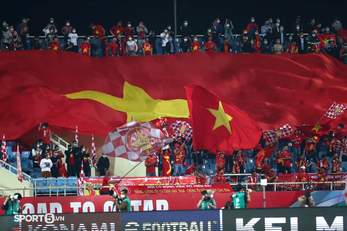 Trực tiếp Việt Nam 0-1 Nhật Bản (HT): Chúng ta thoát khỏi bàn thua sau màn check VAR căng như dây đàn!!! - Ảnh 11.