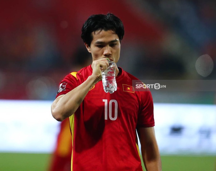 Chùm ảnh tuyển Việt Nam thi đấu lăn xả trước đội tuyển Nhật Bản  - Ảnh 6.