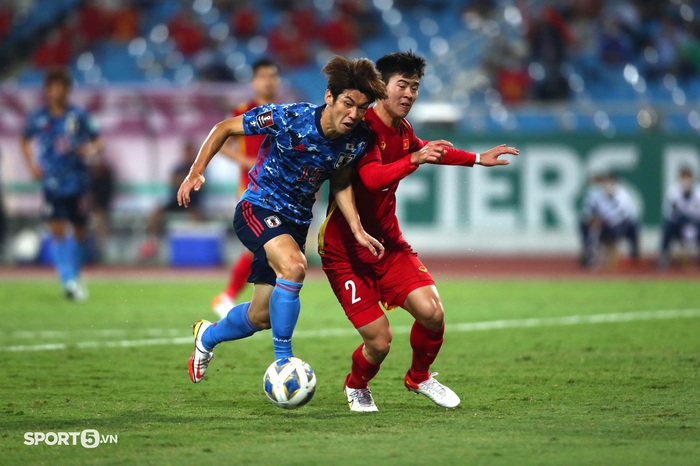 Trực tiếp Việt Nam 0-1 Nhật Bản (HT): Chúng ta thoát khỏi bàn thua sau màn check VAR căng như dây đàn!!! - Ảnh 4.