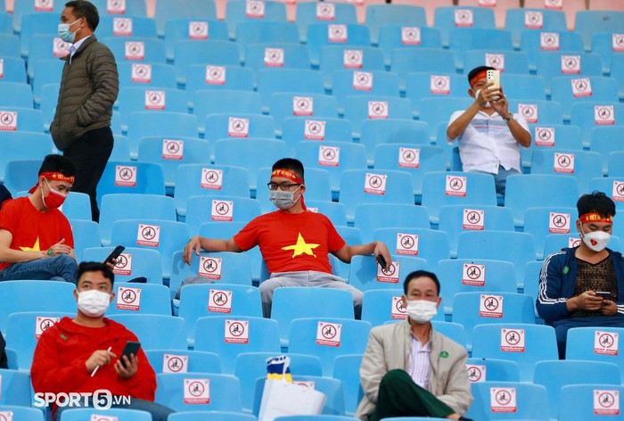 Trực tiếp Việt Nam 0-1 Nhật Bản (HT): Chúng ta thoát khỏi bàn thua sau màn check VAR căng như dây đàn!!! - Ảnh 21.