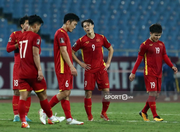Thầy Park đơn độc, tuyển thủ Việt Nam buồn bã sau trận thua ĐT Nhật Bản - Ảnh 6.