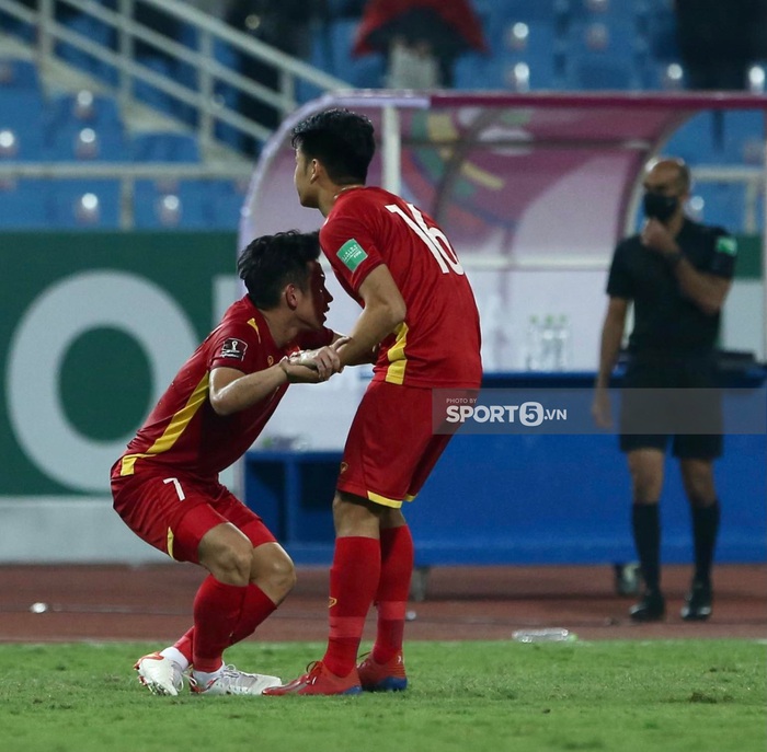 Thầy Park đơn độc, tuyển thủ Việt Nam buồn bã sau trận thua ĐT Nhật Bản - Ảnh 5.