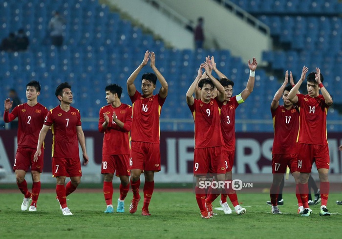 Thầy Park đơn độc, tuyển thủ Việt Nam buồn bã sau trận thua ĐT Nhật Bản - Ảnh 8.