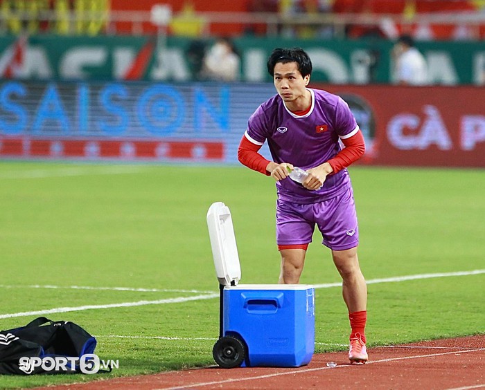 Trực tiếp Việt Nam 0-1 Nhật Bản (HT): Chúng ta thoát khỏi bàn thua sau màn check VAR căng như dây đàn!!! - Ảnh 17.