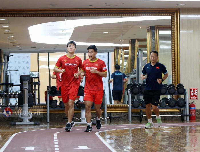 Sau trận thua Nhật Bản, Công Phượng méo mặt với bài tập gym - Ảnh 2.