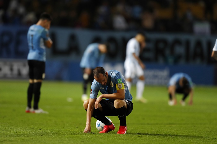 Messi lần đầu ngồi ghế dự bị sau 5 năm, Argentina nhọc nhằn đánh bại Uruguay - Ảnh 11.