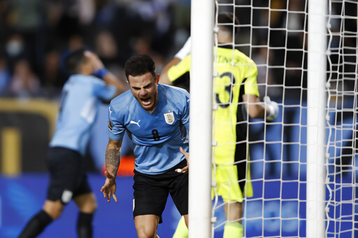 Messi lần đầu ngồi ghế dự bị sau 5 năm, Argentina nhọc nhằn đánh bại Uruguay - Ảnh 3.