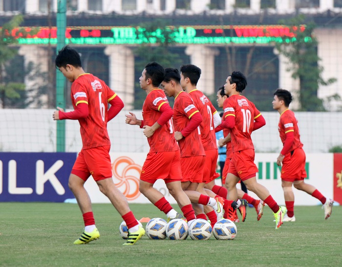 Đội tuyển Việt Nam &quot;tìm lại nụ cười&quot;, quay lại tập luyện chuẩn bị tái đấu tuyển Saudi Arabia - Ảnh 1.