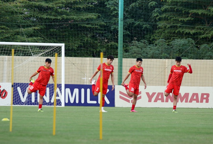 Đội tuyển Việt Nam &quot;tìm lại nụ cười&quot;, quay lại tập luyện chuẩn bị tái đấu tuyển Saudi Arabia - Ảnh 4.