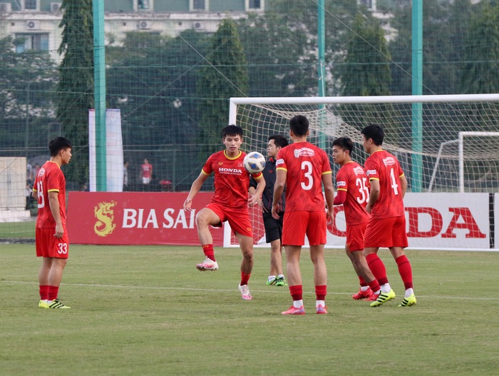 Đội tuyển Việt Nam &quot;tìm lại nụ cười&quot;, quay lại tập luyện chuẩn bị tái đấu tuyển Saudi Arabia - Ảnh 5.