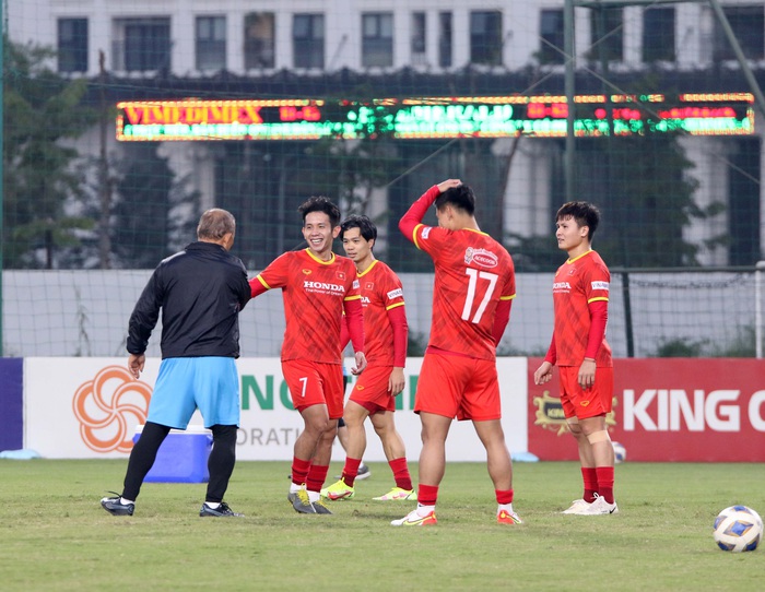 Đội tuyển Việt Nam &quot;tìm lại nụ cười&quot;, quay lại tập luyện chuẩn bị tái đấu tuyển Saudi Arabia - Ảnh 6.