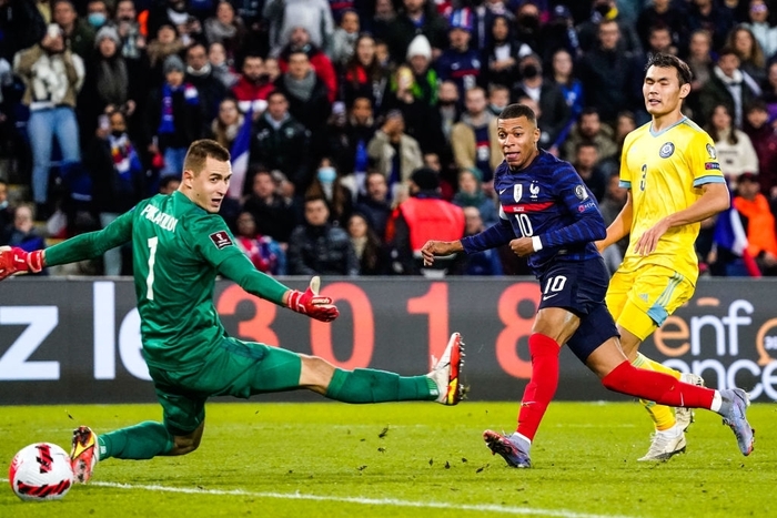Mbappé và Benzema tỏa sáng, Pháp &quot;hủy diệt&quot; Kazakhstan để giành vé đến World Cup 2022 - Ảnh 9.