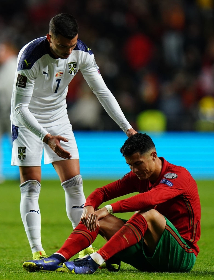 Ronaldo suy sụp, buồn bã tột cùng sau thất bại khiến Bồ Đào Nha mất vé đi World Cup 2022 - Ảnh 8.