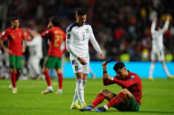 Ronaldo suy sụp, buồn bã tột cùng sau thất bại khiến Bồ Đào Nha mất vé đi World Cup 2022 - Ảnh 7.