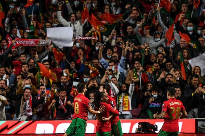 Để thua phút cuối, Ronaldo và Bồ Đào Nha phải đá playoff để dự World Cup - Ảnh 5.