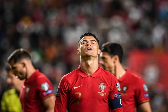 Ronaldo không hài lòng với tình huống xử lý của Sanches