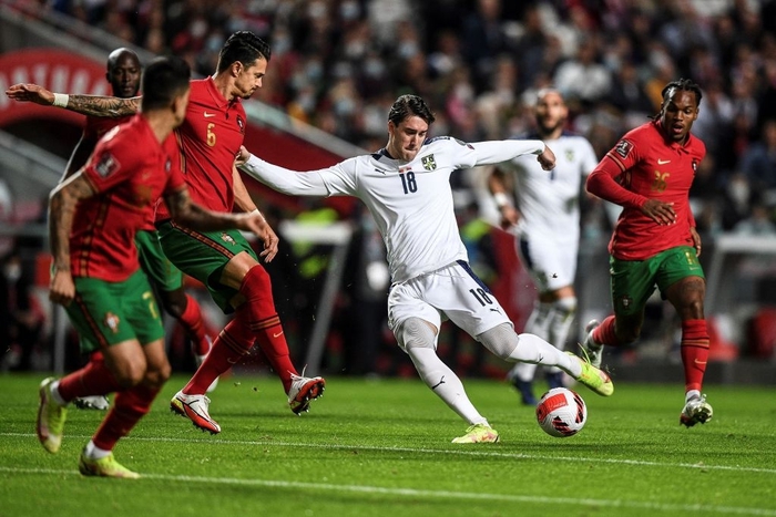 Để thua phút cuối, Ronaldo và Bồ Đào Nha phải đá playoff để dự World Cup - Ảnh 10.