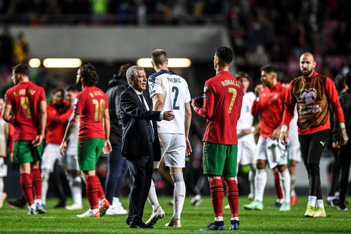 Để thua phút cuối, Ronaldo và Bồ Đào Nha phải đá playoff để dự World Cup - Ảnh 13.