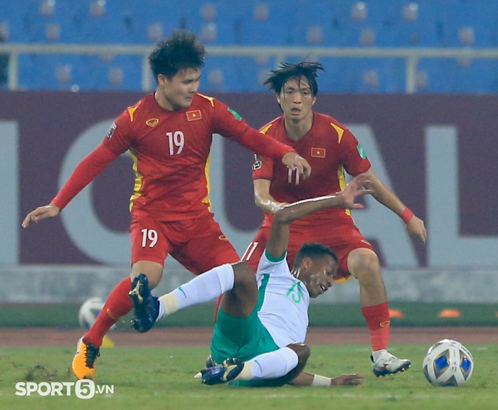 Quang Hải làm cầu thủ Saudi Arabia bẽ bàng với pha chạm bóng tinh tế  - Ảnh 7.