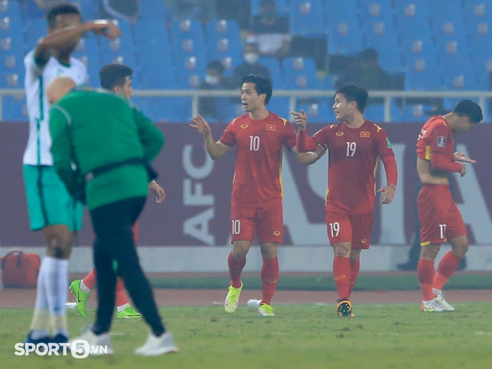 Quang Hải làm cầu thủ Saudi Arabia bẽ bàng với pha chạm bóng tinh tế  - Ảnh 8.