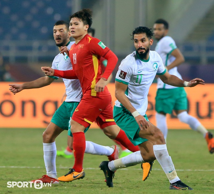 Quang Hải làm cầu thủ Saudi Arabia bẽ bàng với pha chạm bóng tinh tế  - Ảnh 4.