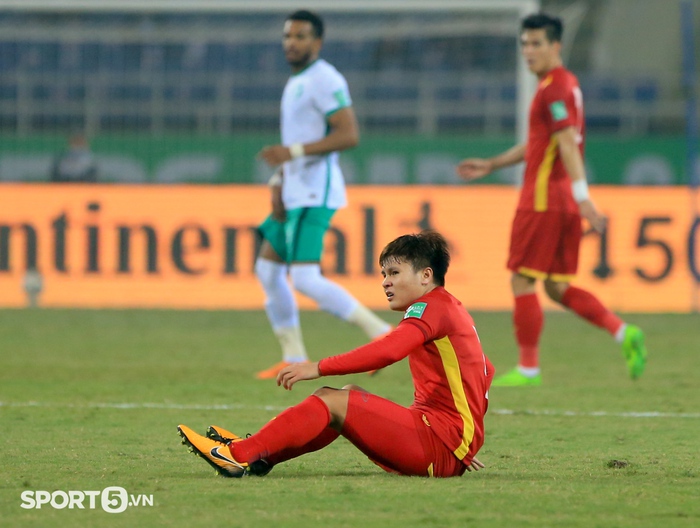Quang Hải làm cầu thủ Saudi Arabia bẽ bàng với pha chạm bóng tinh tế  - Ảnh 6.