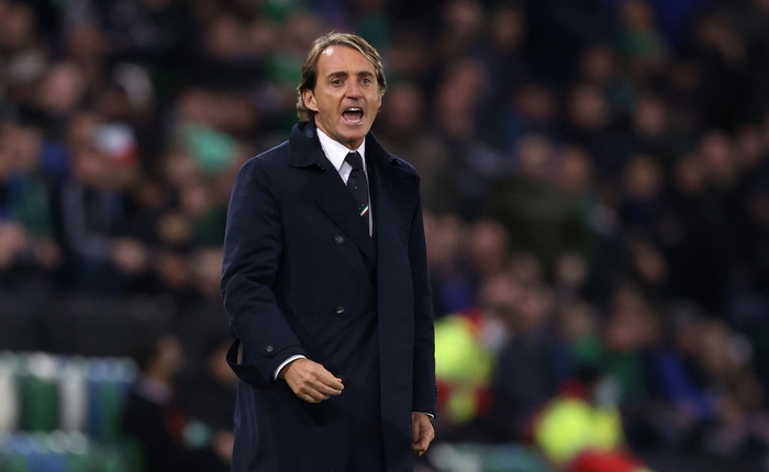 HLV Mancini hết sức thất vọng với màn trình diễn trong hiệp một của Italia