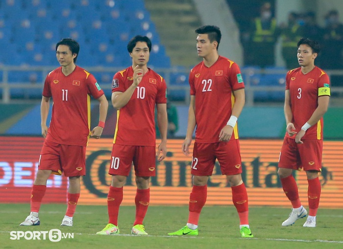Chi tiết địa điểm, lịch tập huấn của tuyển Việt Nam chuẩn bị cho AFF Cup 2020 - Ảnh 1.