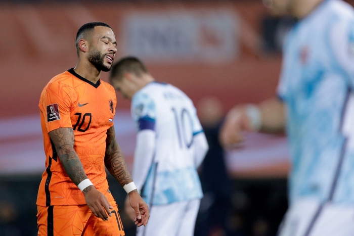 Depay tiếp tục bỏ phí cơ hội ghi bàn cho Hà Lan