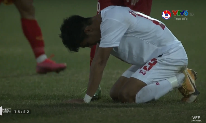 Cầu thủ U23 Myanmar gục ngã, bật khóc sau khi bị loại chỉ vì... 2 bàn thắng - Ảnh 2.