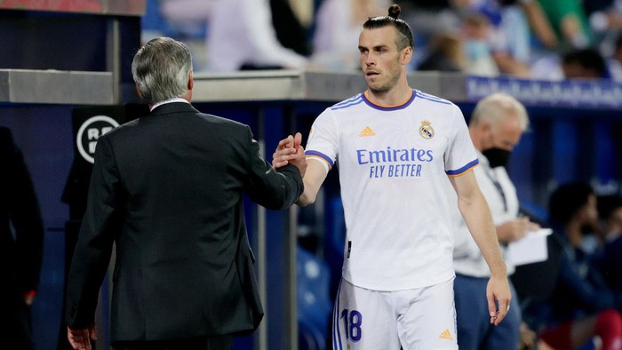 Fan Real Madrid chặn xe chửi bới khi Gareth Bale rời sân tập - Ảnh 2.