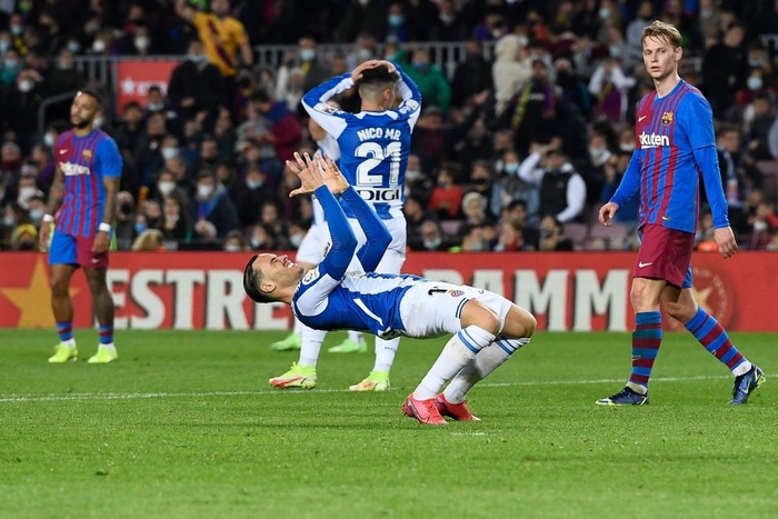 Huyền thoại Xavi ra mắt, Barcelona thắng hú vía derby Catalunya - Ảnh 10.