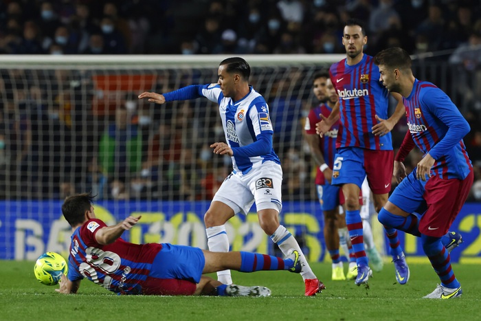 Huyền thoại Xavi ra mắt, Barcelona thắng hú vía derby Catalunya - Ảnh 9.