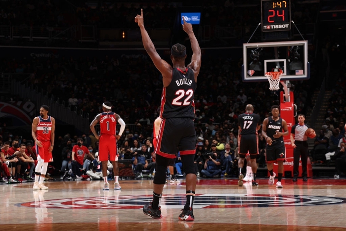 Washington Wizards thoát hiểm trong gang tấc trước Miami Heat - Ảnh 2.