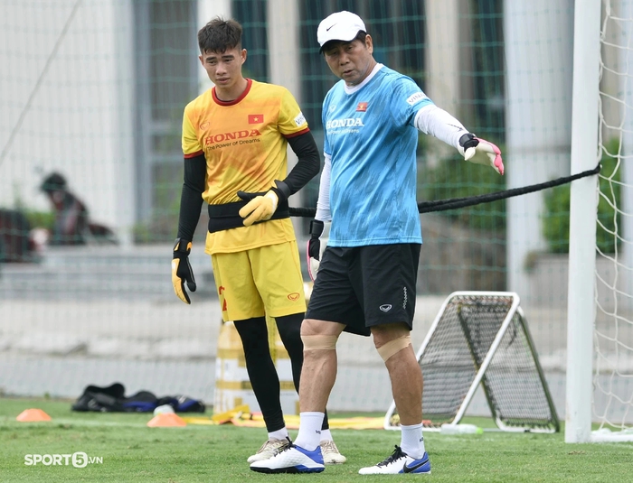 Hai trợ lý người Hàn Quốc bất ngờ nói lời chia tay U23 Việt Nam  - Ảnh 2.
