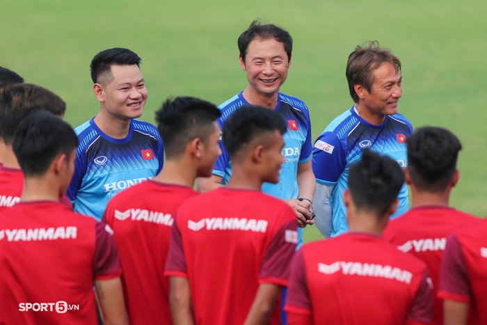 Hai trợ lý người Hàn Quốc bất ngờ nói lời chia tay U23 Việt Nam  - Ảnh 1.