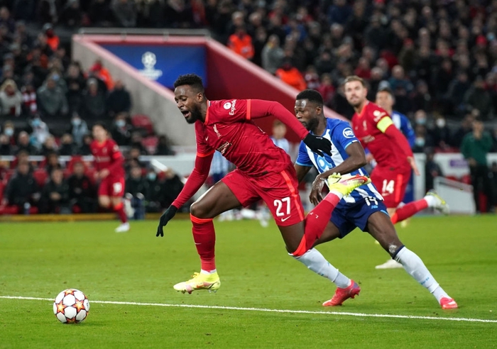 Thiago ghi siêu phẩm sút xa khó tin, Liverpool nối dài mạch toàn thắng ở Champions League  - Ảnh 10.