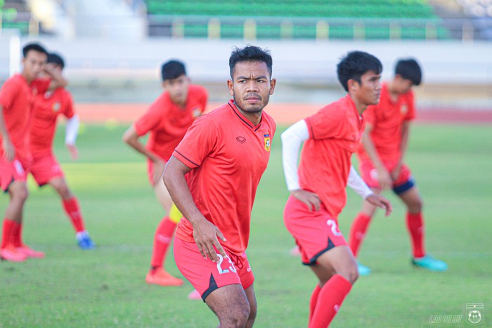Thiếu quân, tuyển Lào vẫn hăng say luyện tập chuẩn bị gặp tuyển Việt Nam tại AFF Cup 2020 - Ảnh 2.